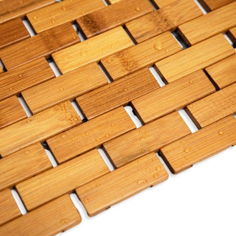 Close-up of staggered bamboo bath mat slats with visible gaps and water droplets on the surface